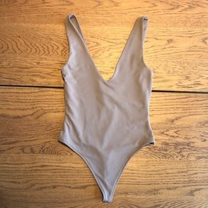 Babaton Contour V neck Bodysuit